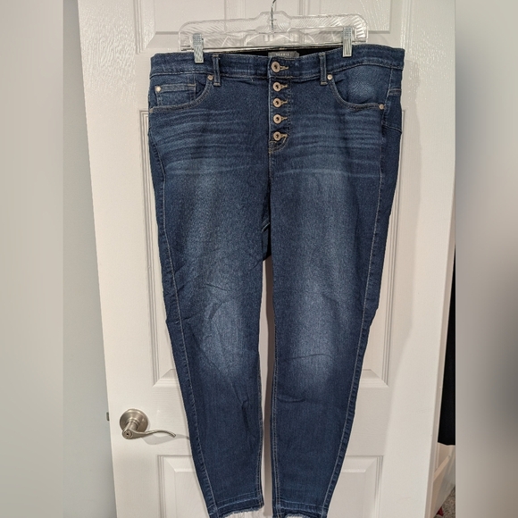Torrid Dark Wash Bombshell Skinny Premium Stretch High-Rise Jean in Size 20R - Picture 1 of 15